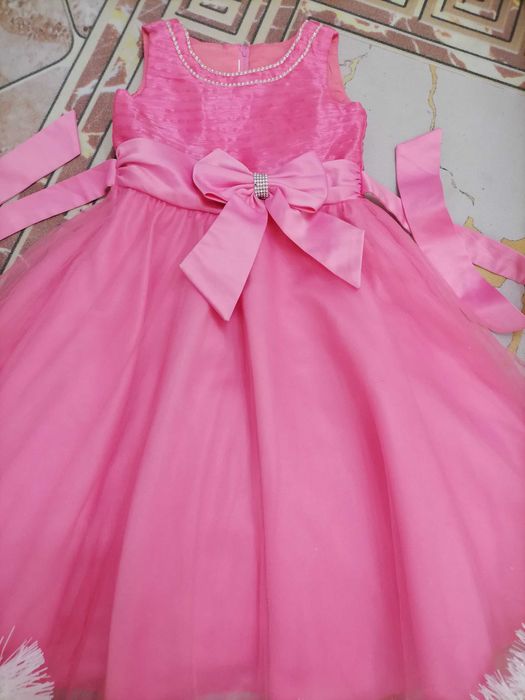 Платье нарядное для девочки на 6-7-8 лет