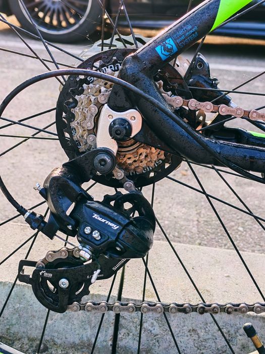 Bicicleta Sprinter perfecta pentru navete cât și pentru plimbari în afara asfaltului