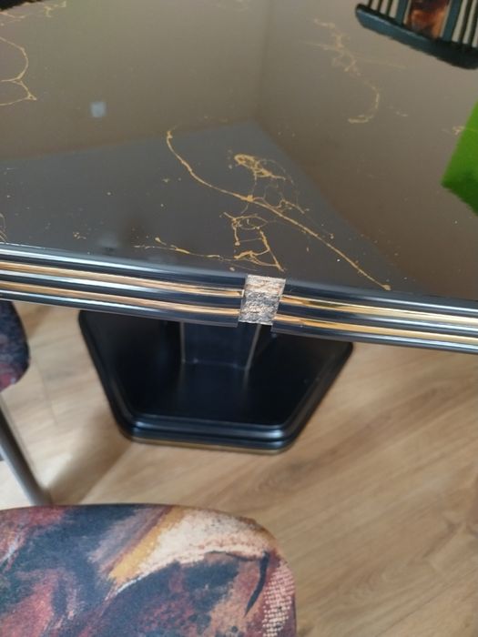 Продавам шестоъгълна трапезнаа маса. Намалена -400лв.