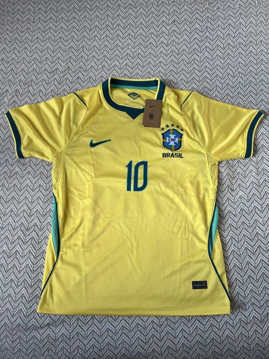 Vand 3 tricouri cu RONALDO , MESSI si NEYMAR