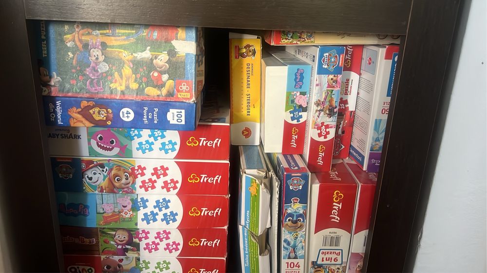 Vand jucării pentru copii