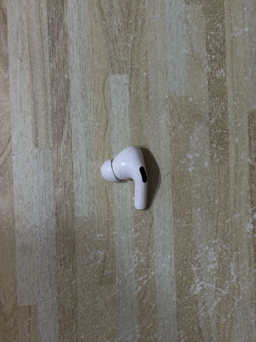 Продам левый наушник (А2084) от AirPods Pro оригинал