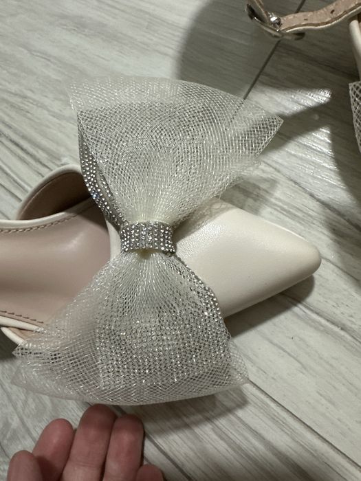 Нарядные туфли с бантом и стразами (р. 34)