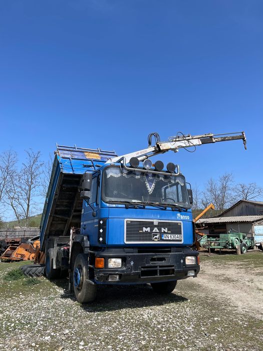 MAN F2000 cu macara multifunctionala