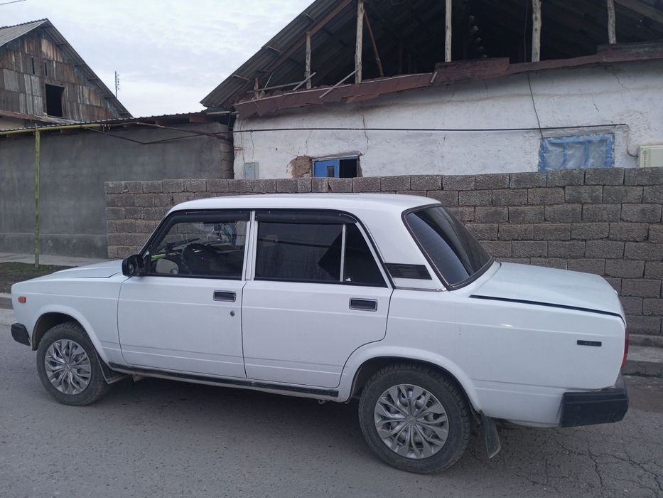 Jiguli 07 sotiladi holati ideal 2000 yil metani bor 80 lik