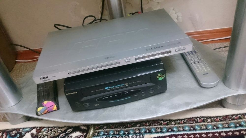 Продаю DVD-ПЛЕЕР и Video Cassette Player