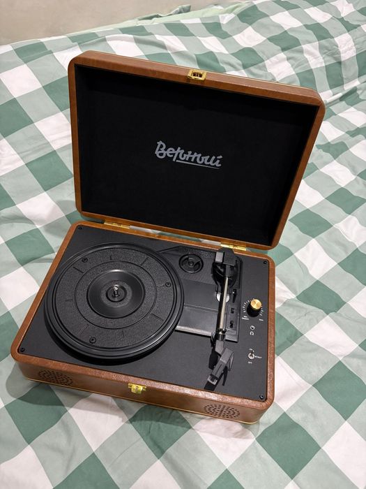 Виниловый проигрыватель Верный Saturn