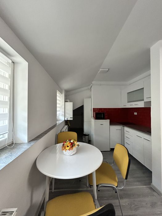 Apartament 2 camere, centrala proprie, 15 min de Facultatea de Medicina UVVG, zona cu supermarketuri si transport in comun
