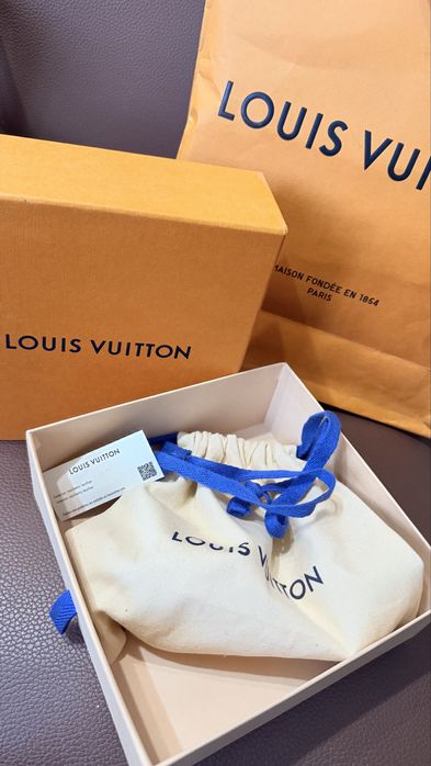 Пакет и коробка от Louis Vuitton