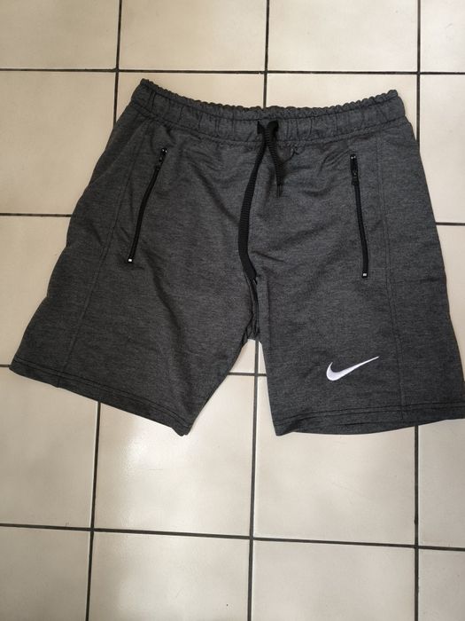 Камуфлажни или сиви памучни къси панталони