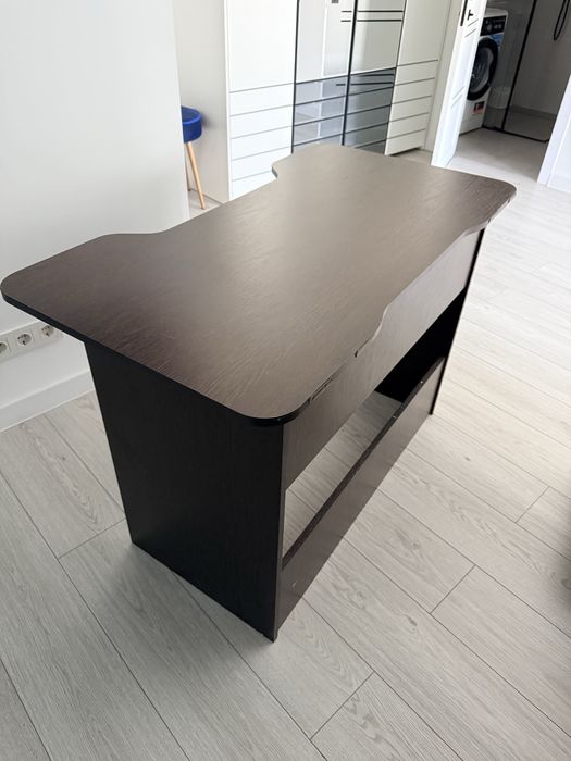 Комьпьютерный стол