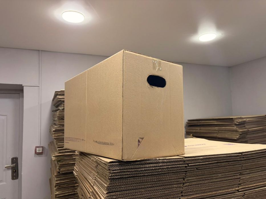 Картонные коробки в отличном состоянии.