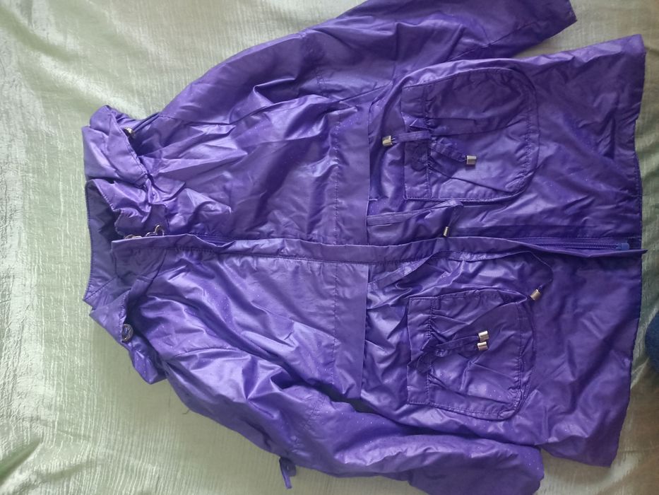 Продам куртки на девочку