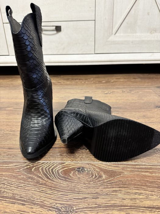 Geci oricinale pretul e de 100 de lei bucata . Marime xs.