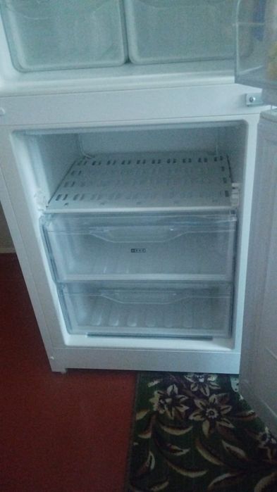 Холодильник indesit