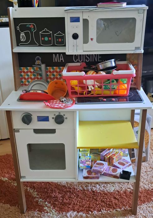 Bucătărie din lemn pentru copii