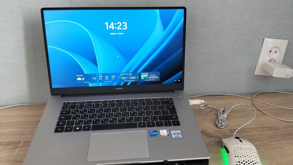 Ноутбук с комплектацией