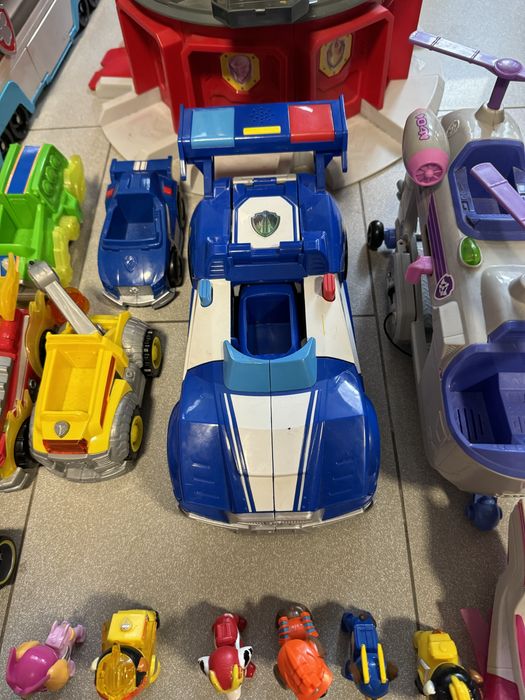 Компелкт на Пес Патрул - база, коли, фигурки и трансформираща се кола