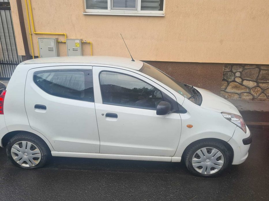 Nissan Pixo benzina, af. 2009, 4 usi - 2100 Euro negociabil