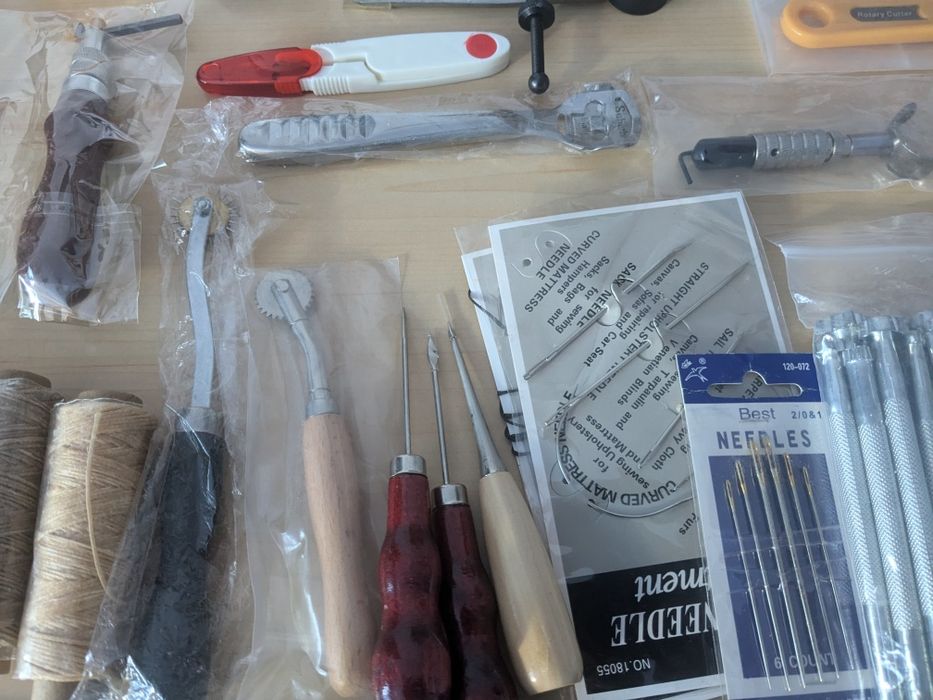 Trusa sculptura in piele