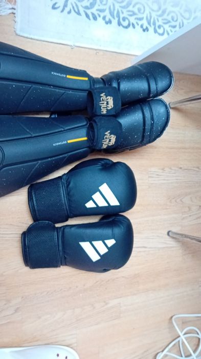 Echipament kickboxing. Manusi box (10 oz), fase box 4m, tibiere (L)
