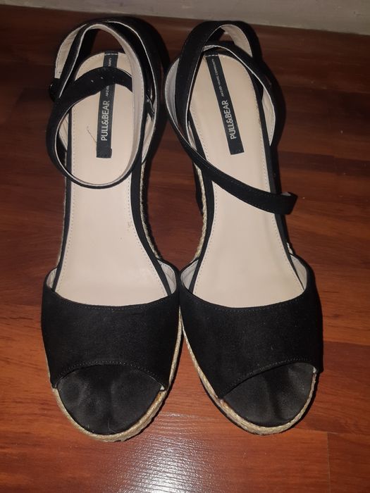 Женские босоножки