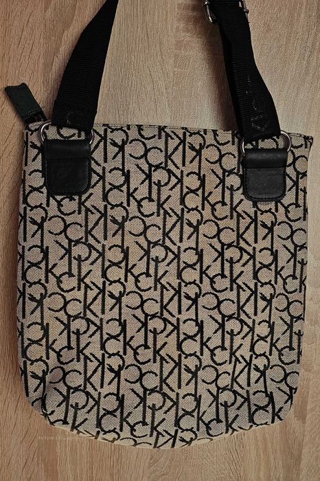 - Чанта през рамо -