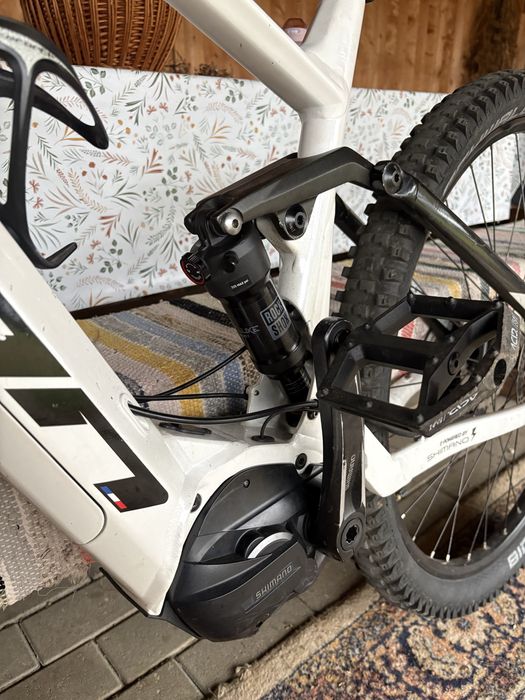 Bicicleta electric full suspension
