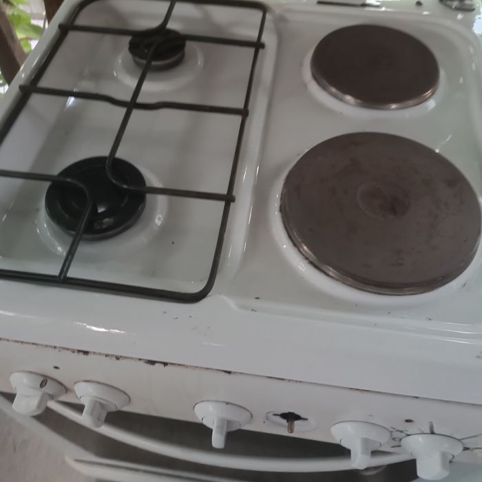 Продам электро газовую плиту