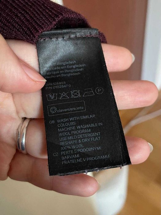 Pulover visiniu din lana merino H&M, marimea M, in stare foarte buna