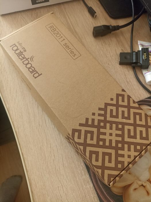 Продам роутер MikroTik RB2011