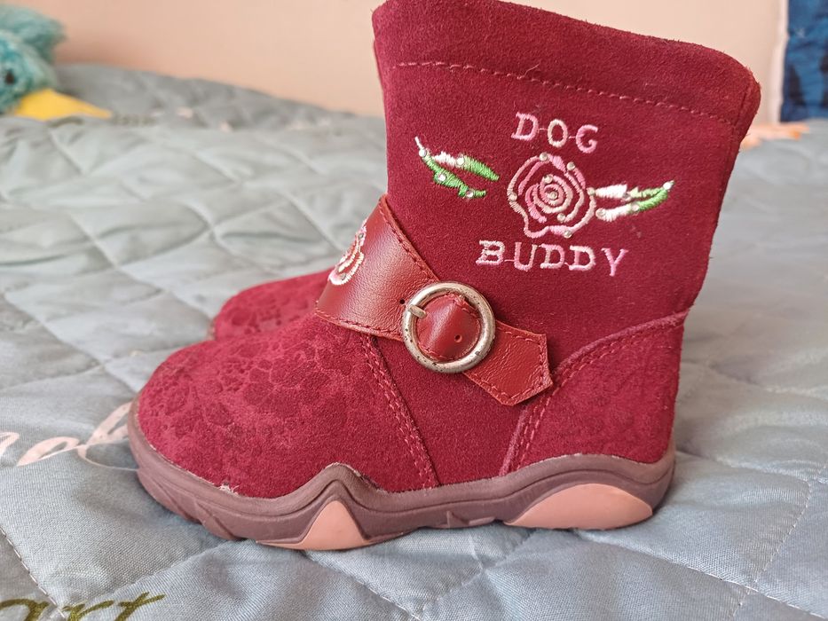 Продам детские ботинки