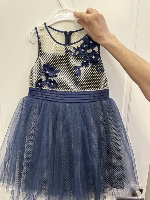 Платья нарядные 122см