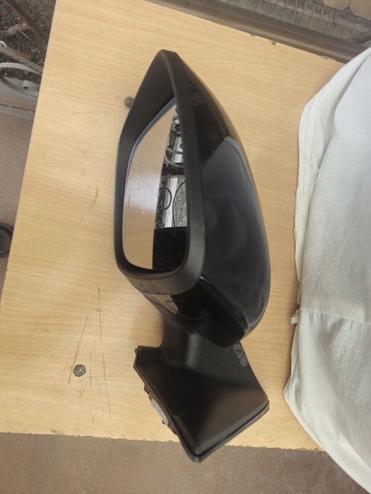 Боковой зеркало Tracker 2