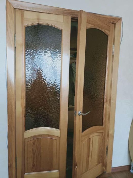 Двери из чистого дерева