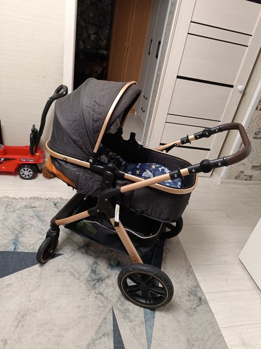 Коляска в комплекте автолюлька