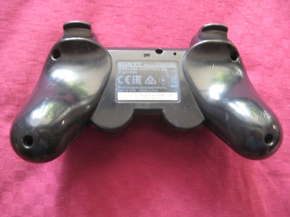 Продавам оригинален Dualshock джойстик-контролер за Ps3