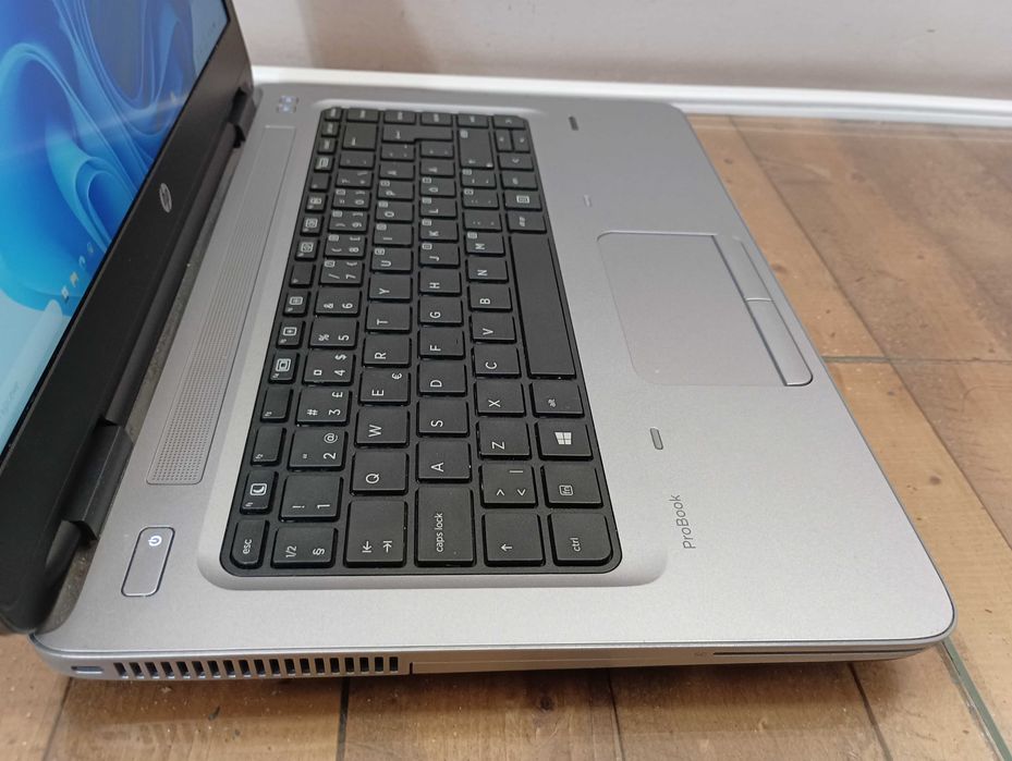 Лаптоп HP ProBook  i5-6200U 8GB RAM   SSD  нова батерия  14"