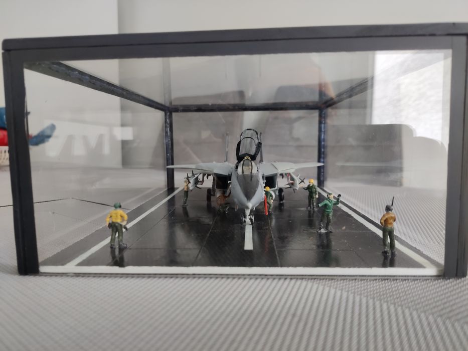 Minidiorama "Preflight" F-14 la scara 1/72