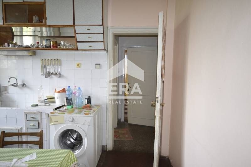 Продава се Тристаен апартамент в Хасково, Център - 85 кв.м за 1164 €/кв.м - Снимка #8