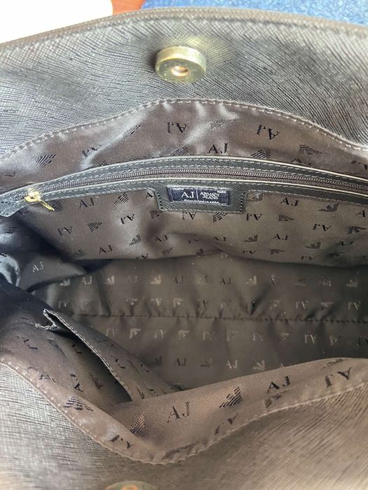 Луксозна дамска чанта от Armani Jeans
