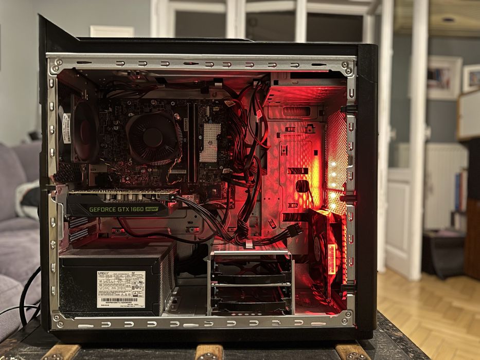 PC Lenovo Legion T530-28ICB+Monitor Lenovo 24,5”