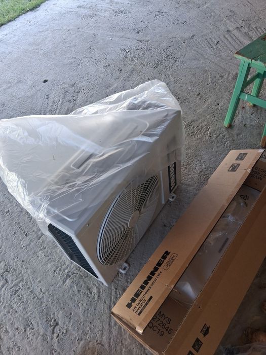 Vand air condiționat nou