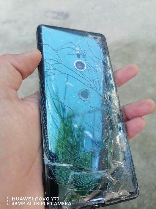 Sony xperia XZ3 sotiladi