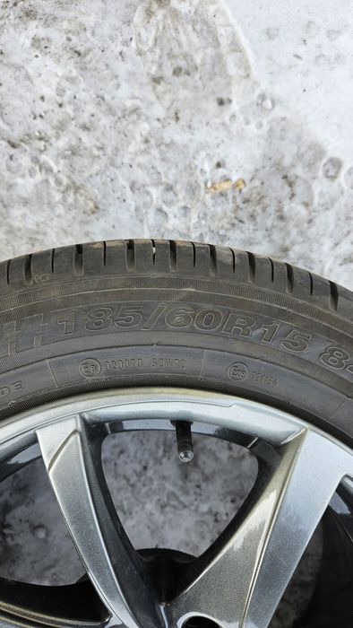Продам комплект дисков с резиной r15