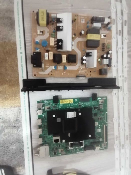 Dezmembrez tv samsung UE50AU7172U