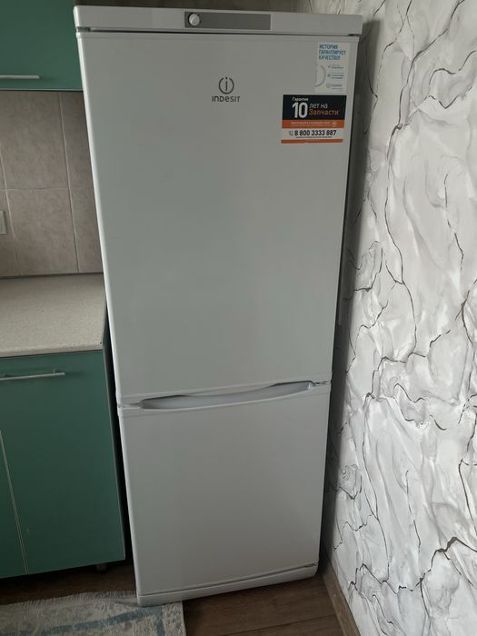 Холодильник Indesit