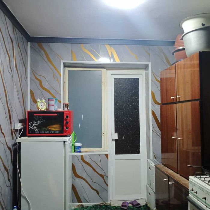 Kogon shahrida barcha qulayliklarga ega 1 xonali kvartira  sotiladi.