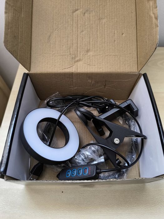 Стойка за телефон със светещ ринг

LAMPĂ CIRCULARĂ