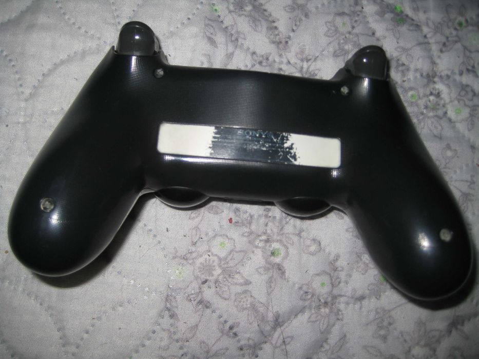Продавам оригинален контролер за PS4